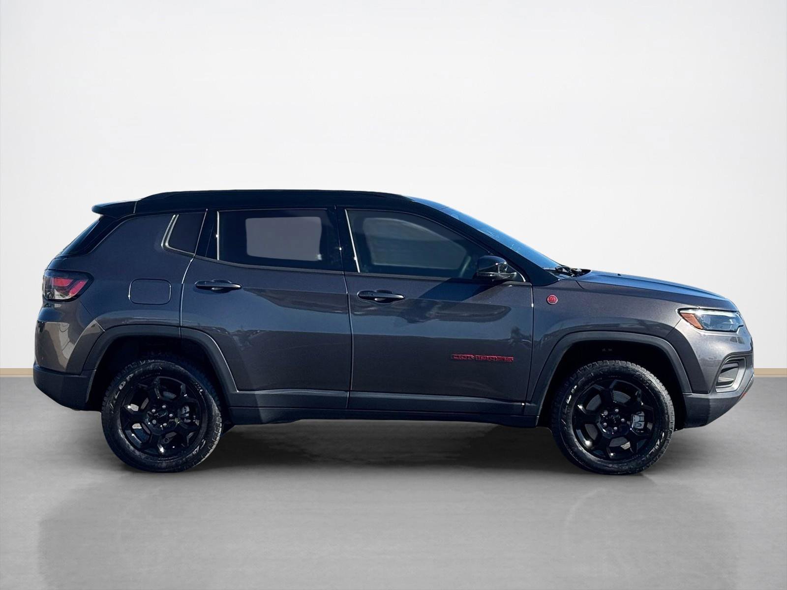Used 2023 Jeep Compass Trailhawk w/ Trailhawk Elite Group image 8
