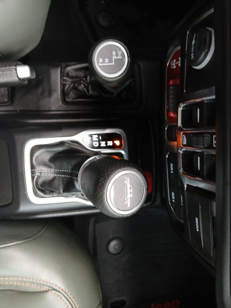 Used 2025 Jeep Gladiator Mojave w/ Convenience Group image 22