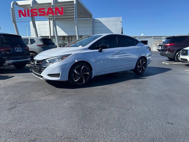 New 2025 Nissan Versa SR w/ Trunk Package