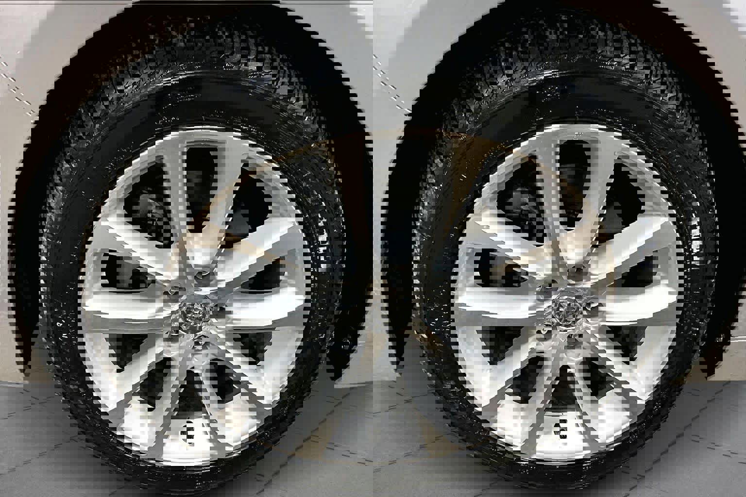 Used 2013 Toyota Avalon Limited image 10