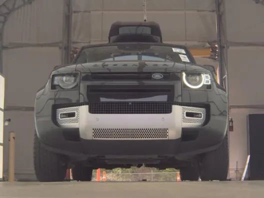 Used 2020 Land Rover Defender 110 SE AWD/4WD image 3