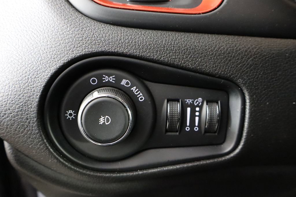 Used 2018 Jeep Renegade Trailhawk w/ Safety & Security Group image 22