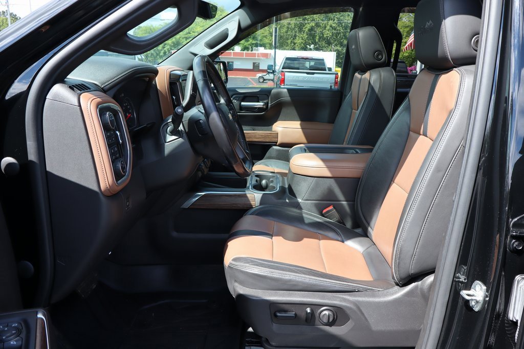 Used 2021 Chevrolet Silverado 1500 High Country w/ Technology Package image 3
