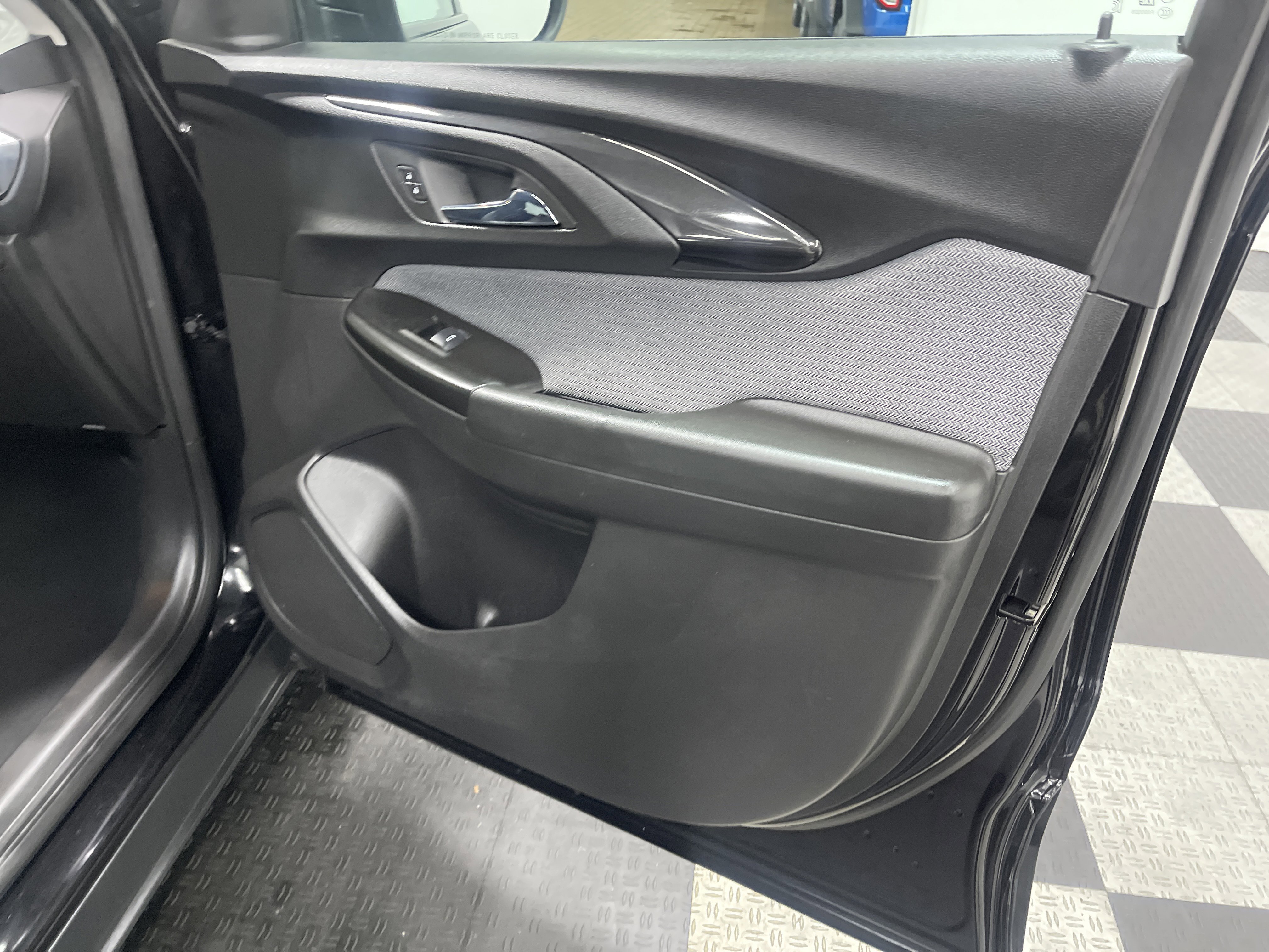 Used 2023 Chevrolet TrailBlazer LT w/ Convenience Package image 25