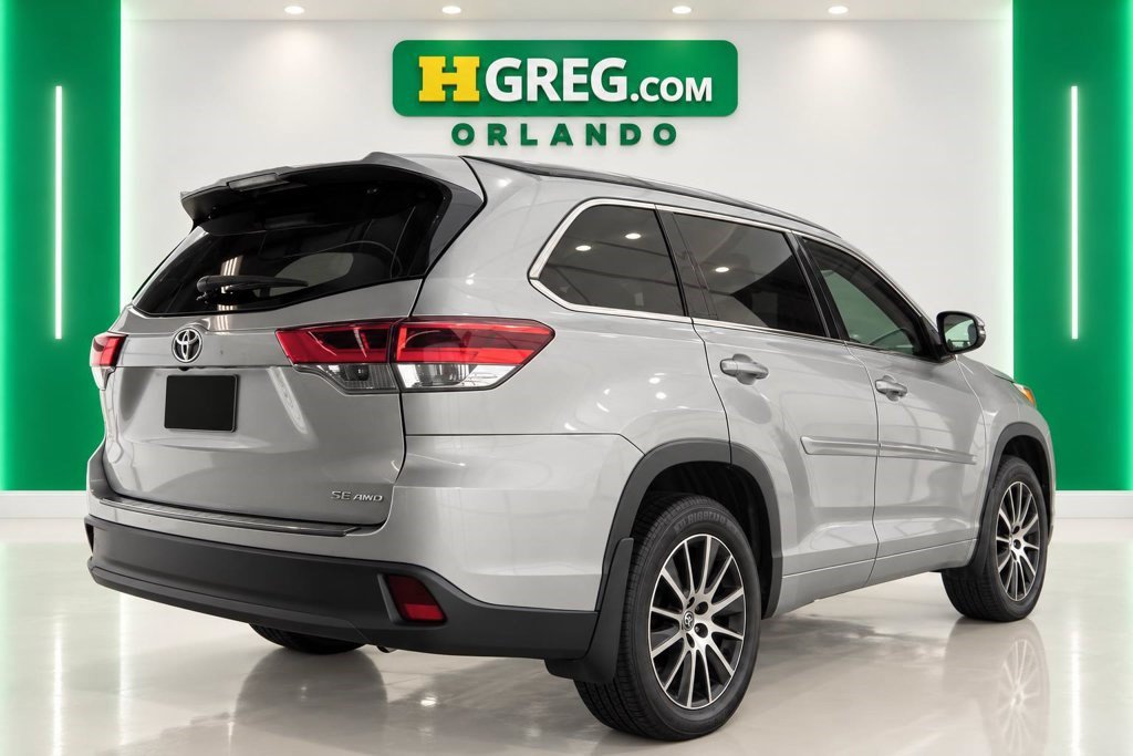 Used 2017 Toyota Highlander SE AWD/4WD image 6