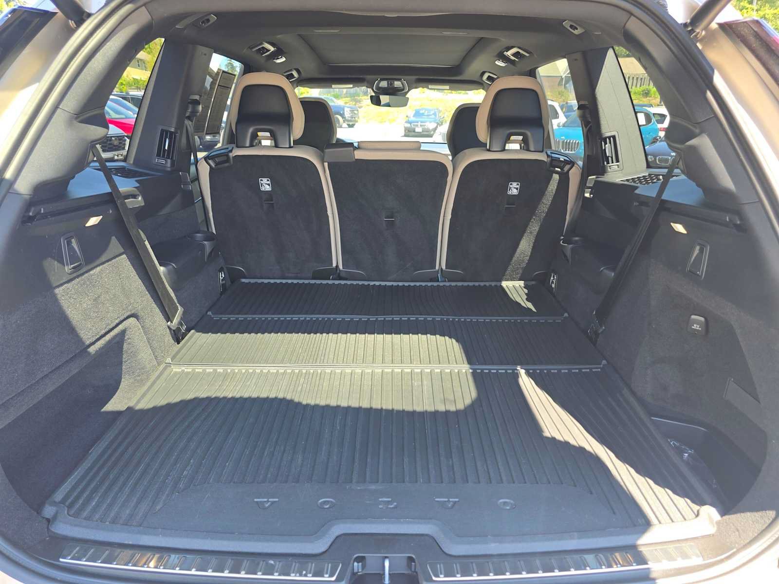 Used 2026 Volvo XC90 T8 Plus w/ Protection Package Premier AWD/4WD image 14