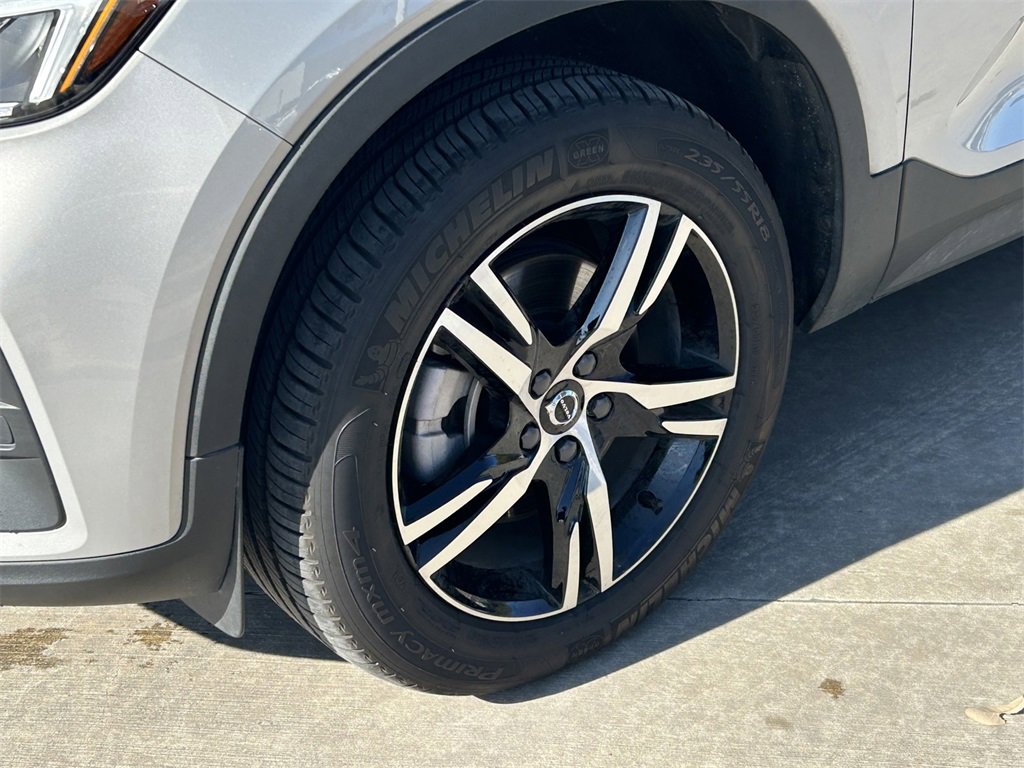 Used 2025 Volvo XC40 B5 Core w/ Protection Package Premier image 9