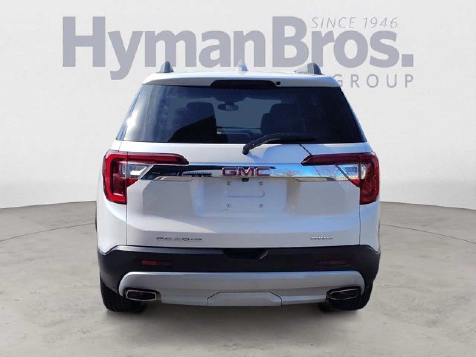 Used 2023 GMC Acadia SLT w/ Technology Package AWD/4WD image 4