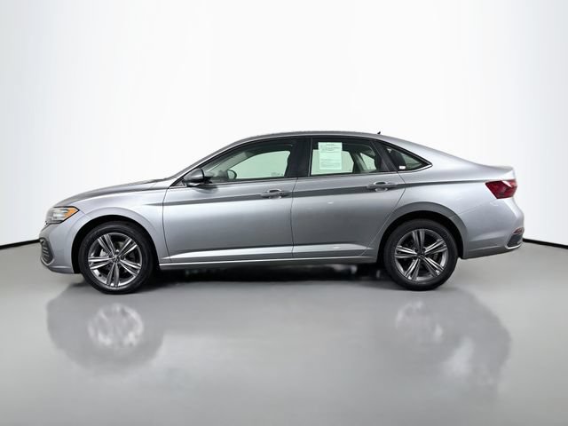 Certified 2024 Volkswagen Jetta SE FWD image 4