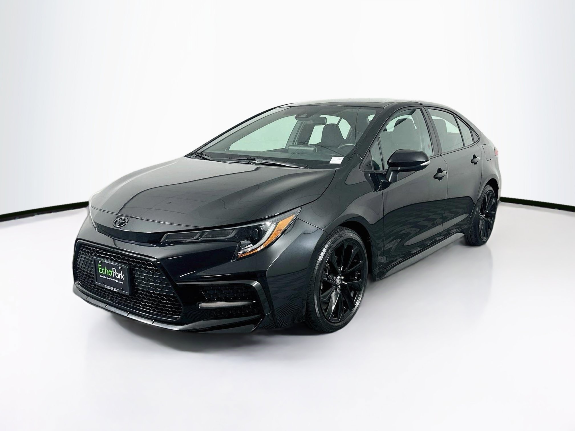 Used 2021 Toyota Corolla SE w/ Carpet Mat Package (TMS) FWD image 3