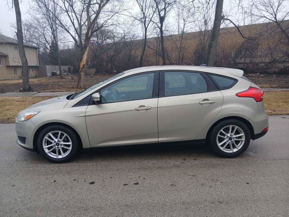 Used 2015 Ford Focus SE FWD image 2