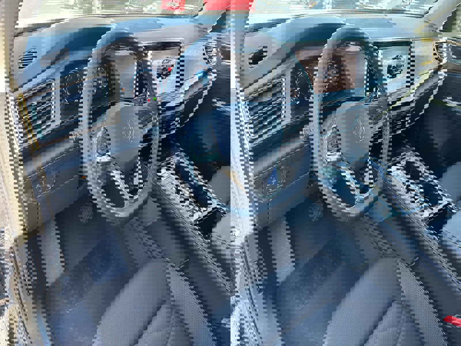 Used 2024 Volkswagen Atlas SE image 23