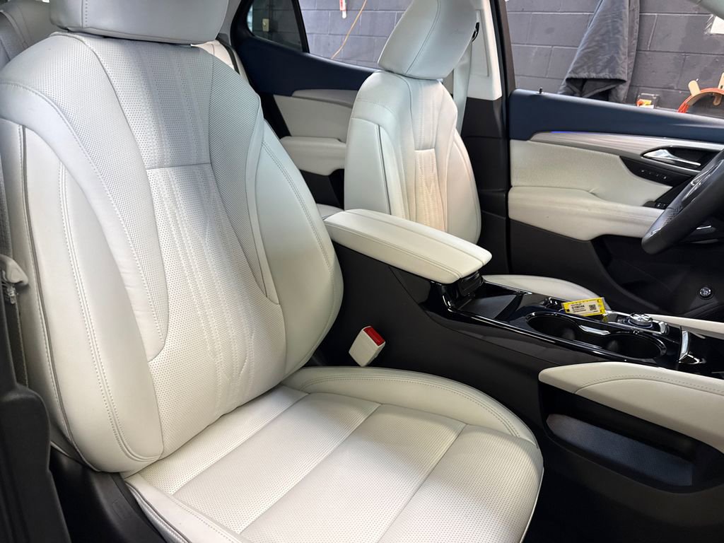 Certified 2025 Buick Envision Avenir image 38