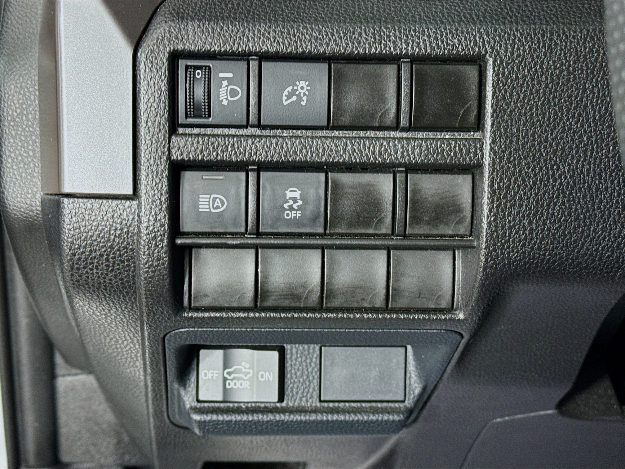 Certified 2025 Toyota Tacoma TRD Off-Road AWD/4WD image 10