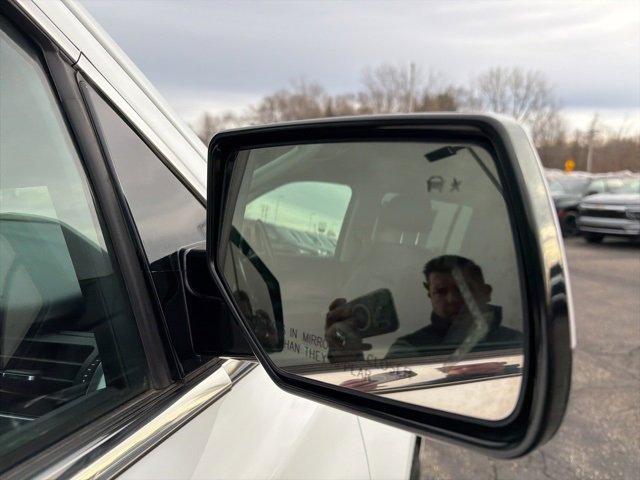 Used 2018 Chevrolet Suburban LT w/ Luxury Package image 11