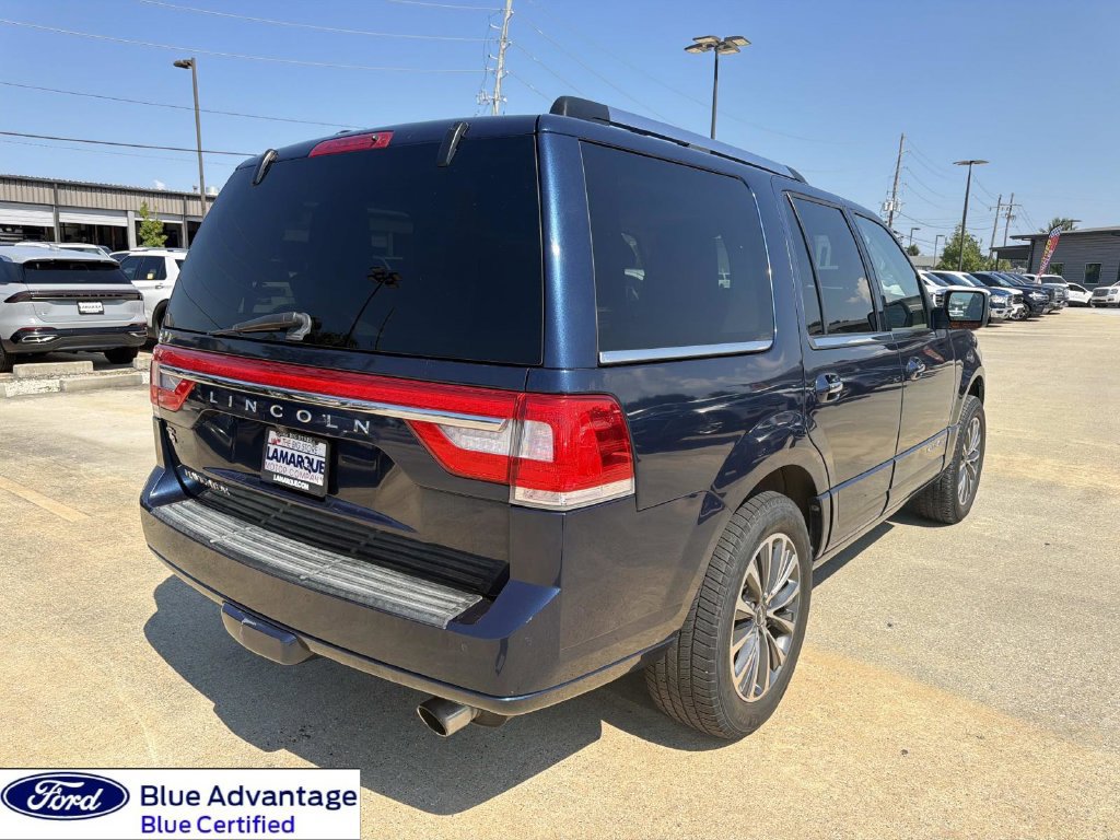Used 2017 Lincoln Navigator Select RWD image 10