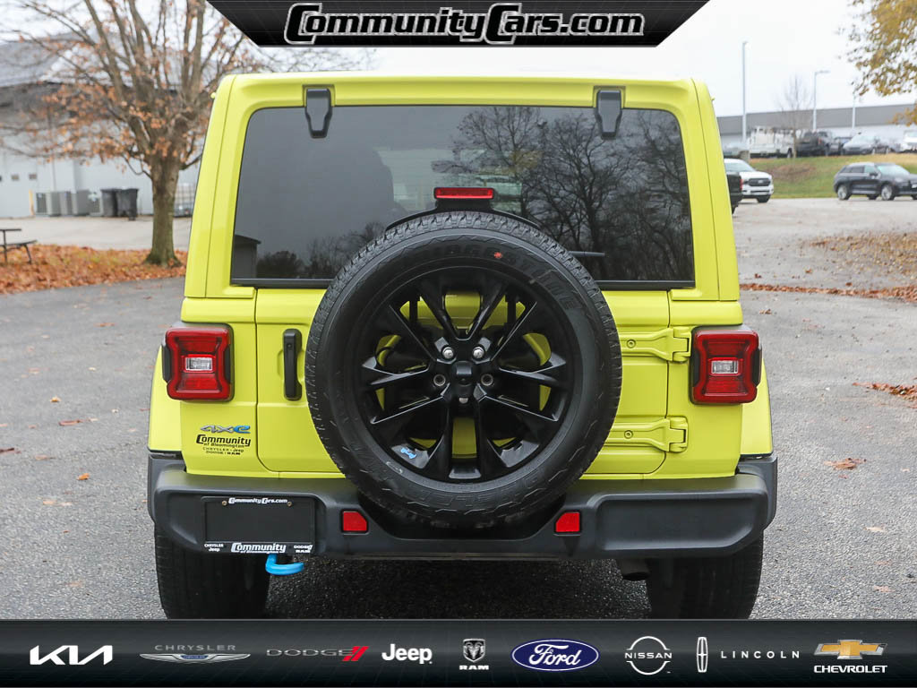 Used 2023 Jeep Wrangler Sahara w/ Cold Weather Group image 6
