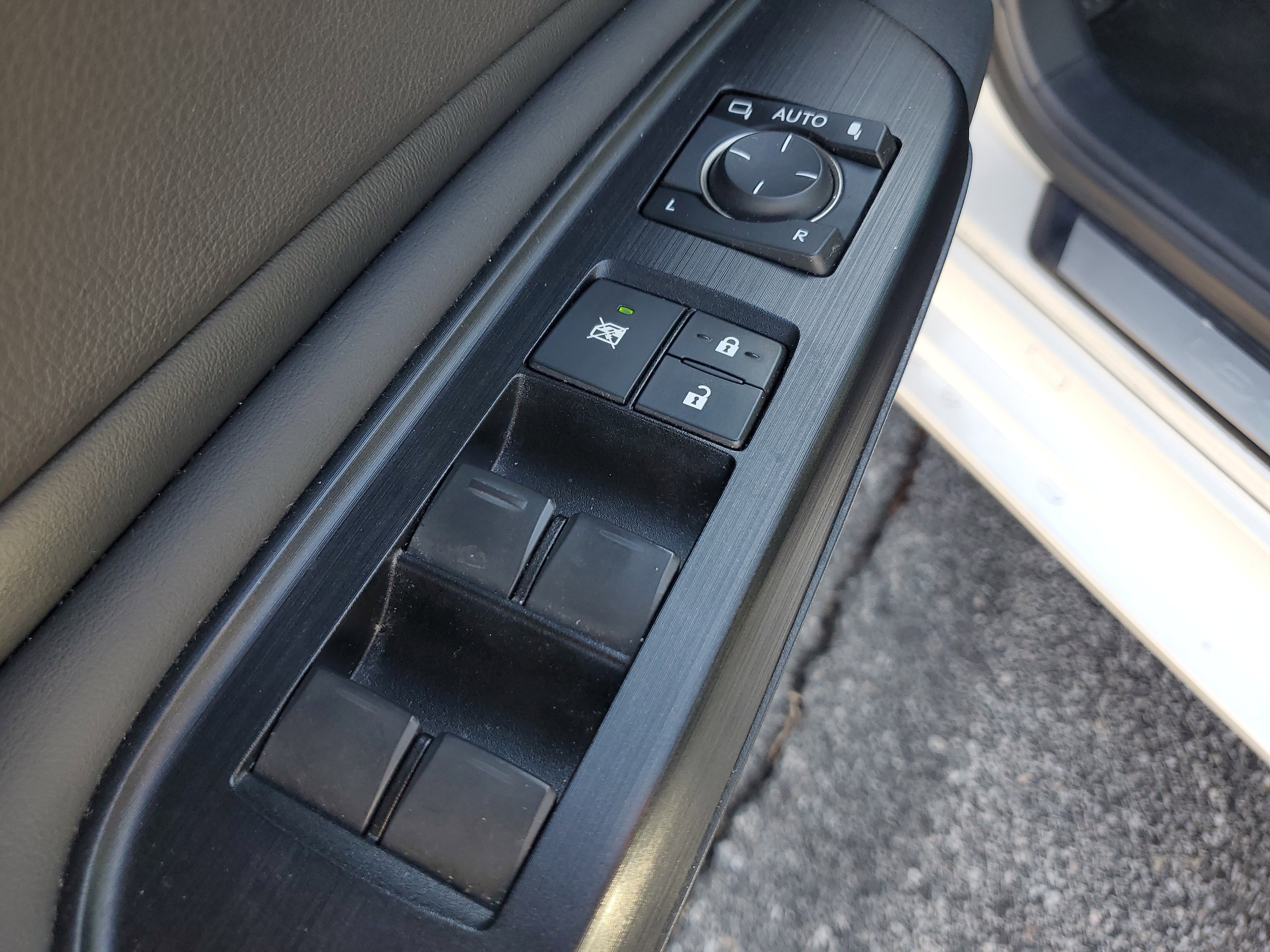 Used 2020 Lexus ES 350 w/ Premium Package image 19