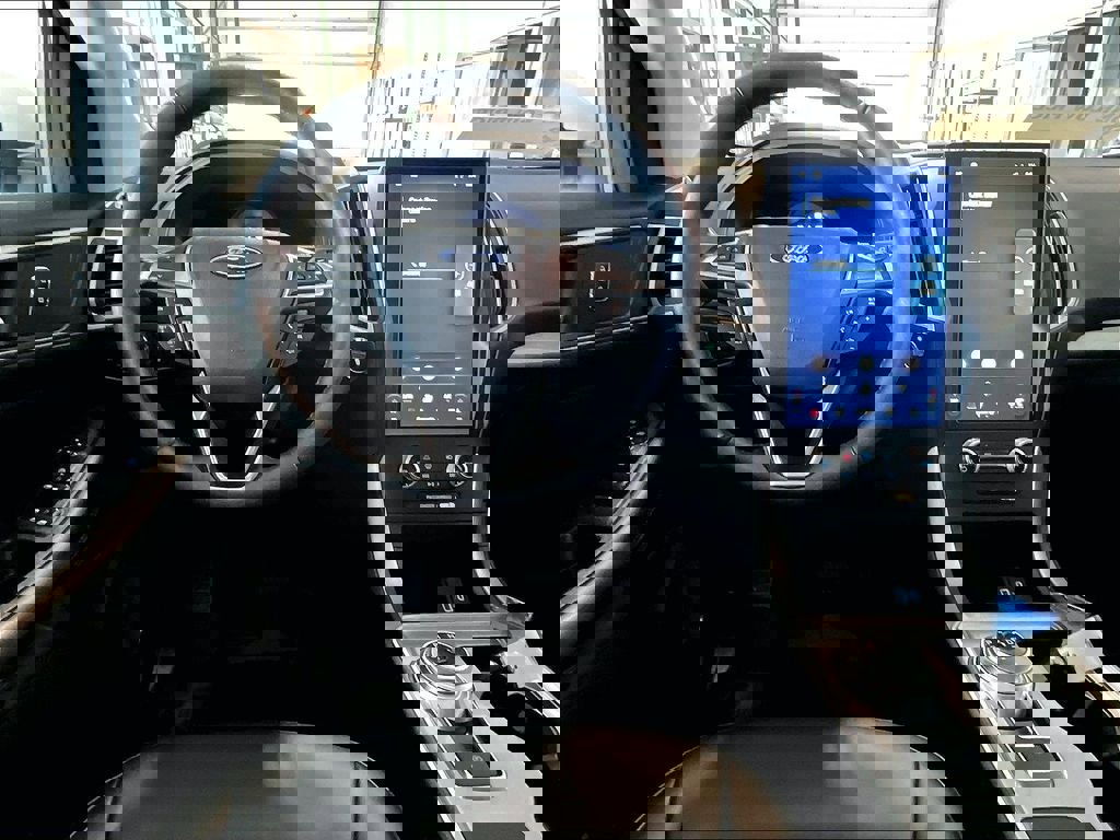 Used 2024 Ford Edge SEL w/ Convenience Package image 17