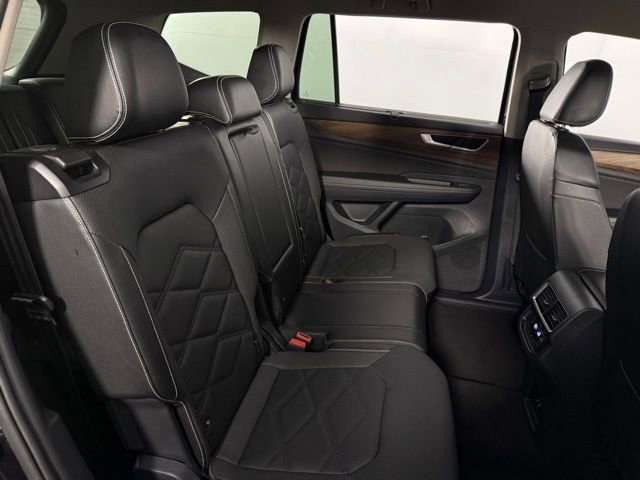 Used 2025 Volkswagen Atlas SE FWD image 16