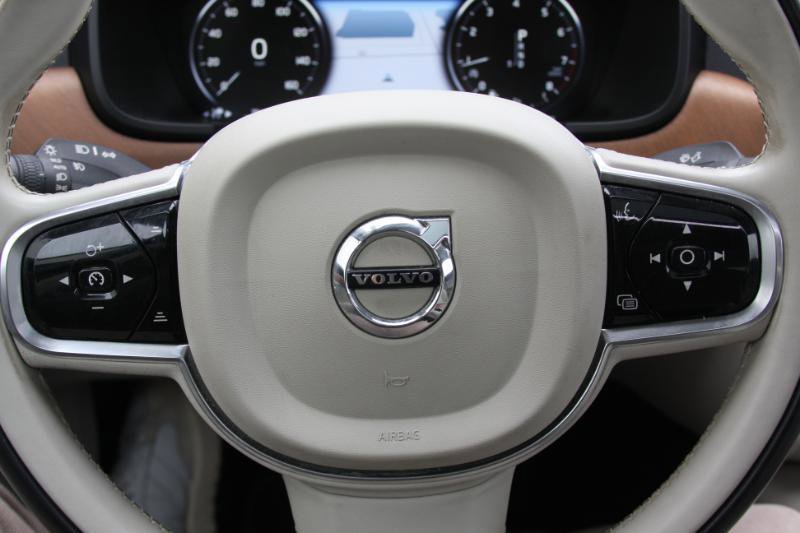 Used 2017 Volvo S90 T6 Inscription w/ Vision Package image 28