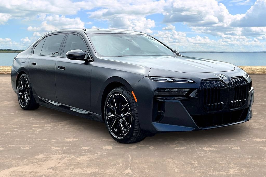 Used 2023 BMW i7 xDrive60 AWD/4WD image 3