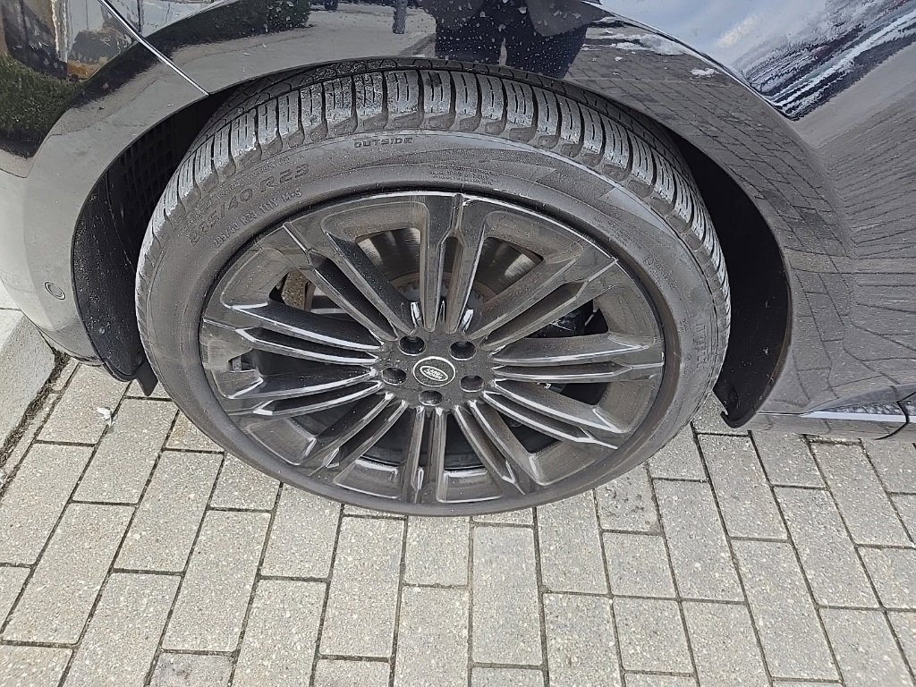 Used 2024 Land Rover Range Rover Long Wheelbase Autobiography image 10