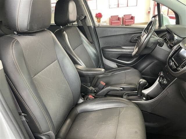 Used 2022 Chevrolet Trax LT w/ Driver Confidence Package AWD/4WD image 24