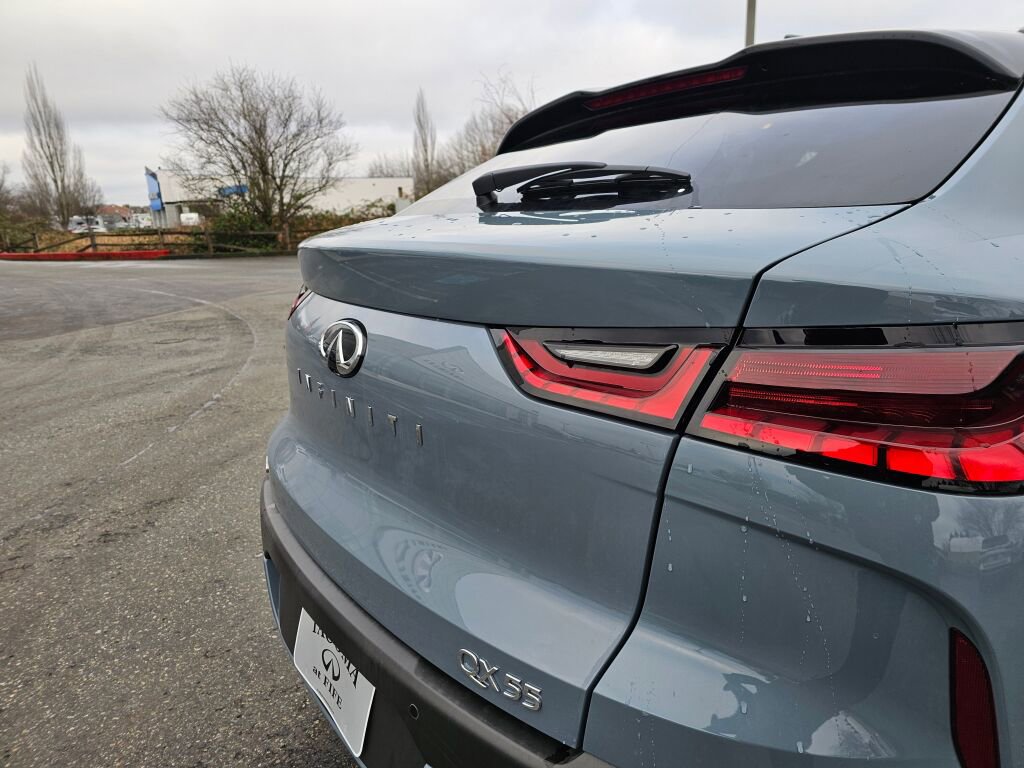 New 2025 INFINITI QX55 Essential image 17