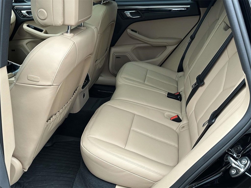 Used 2025 Porsche Macan image 12