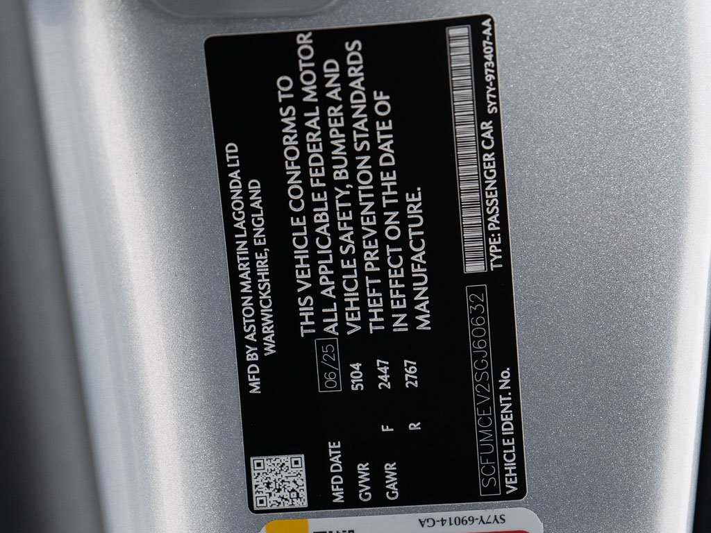 Used 2025 Aston Martin Vanquish RWD image 44