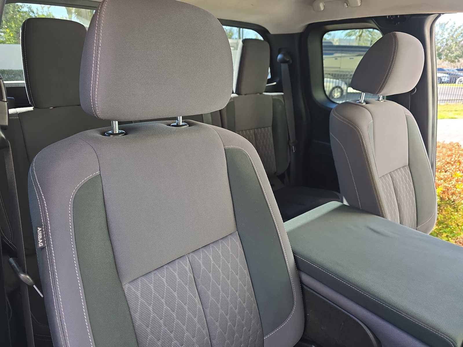 Used 2022 Nissan Titan S image 23