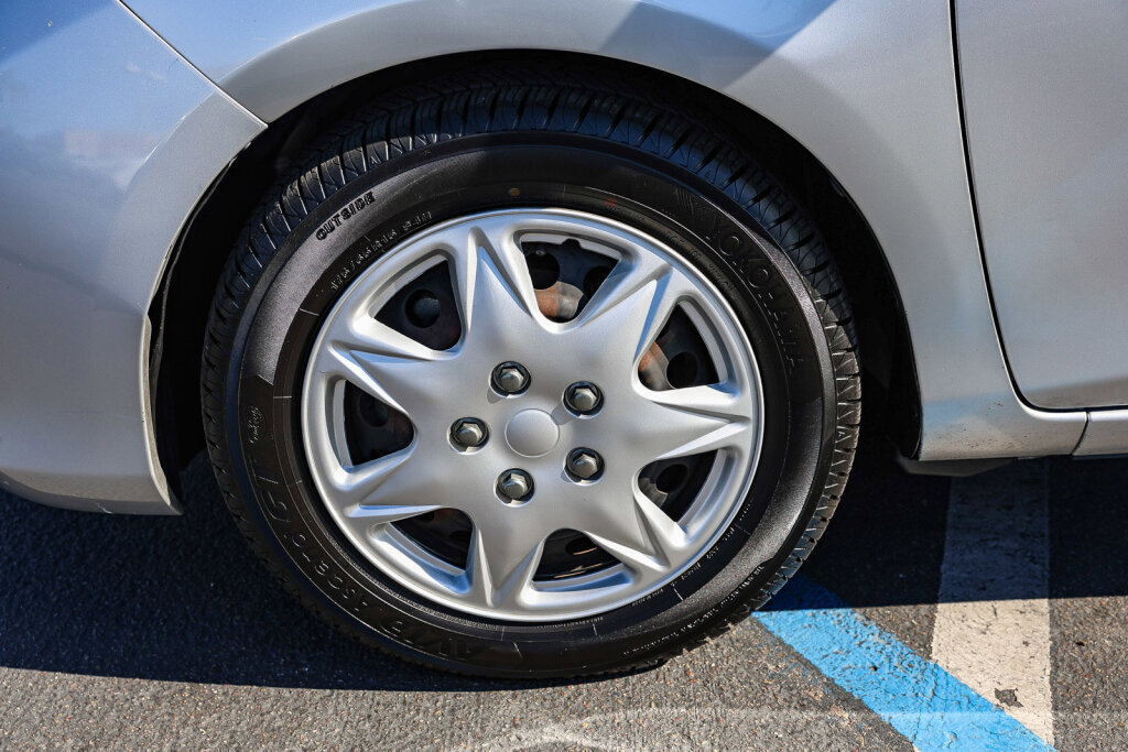 Used 2013 Toyota Yaris LE image 7