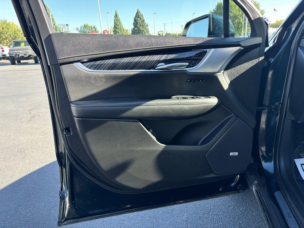 Used 2024 Cadillac XT6 Premium Luxury image 10