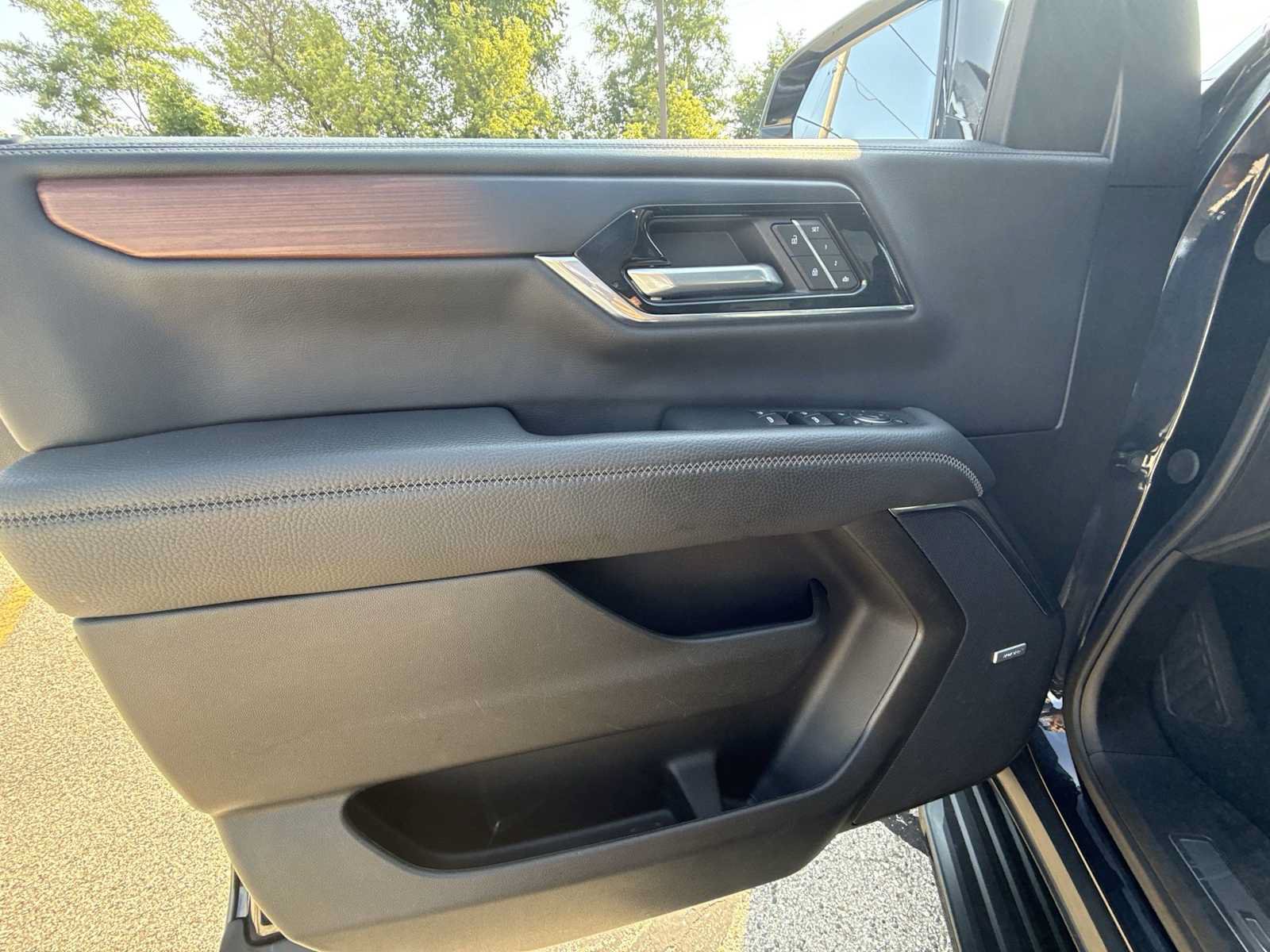 Certified 2025 GMC Yukon Denali AWD/4WD image 21