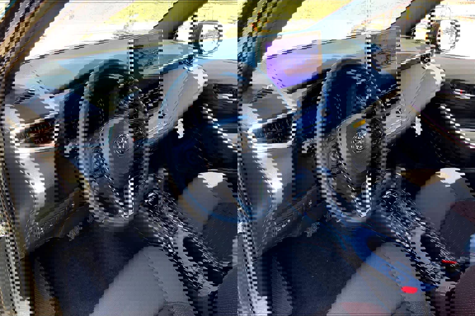 Certified 2025 Toyota Corolla SE w/ SE Premium Package FWD image 17