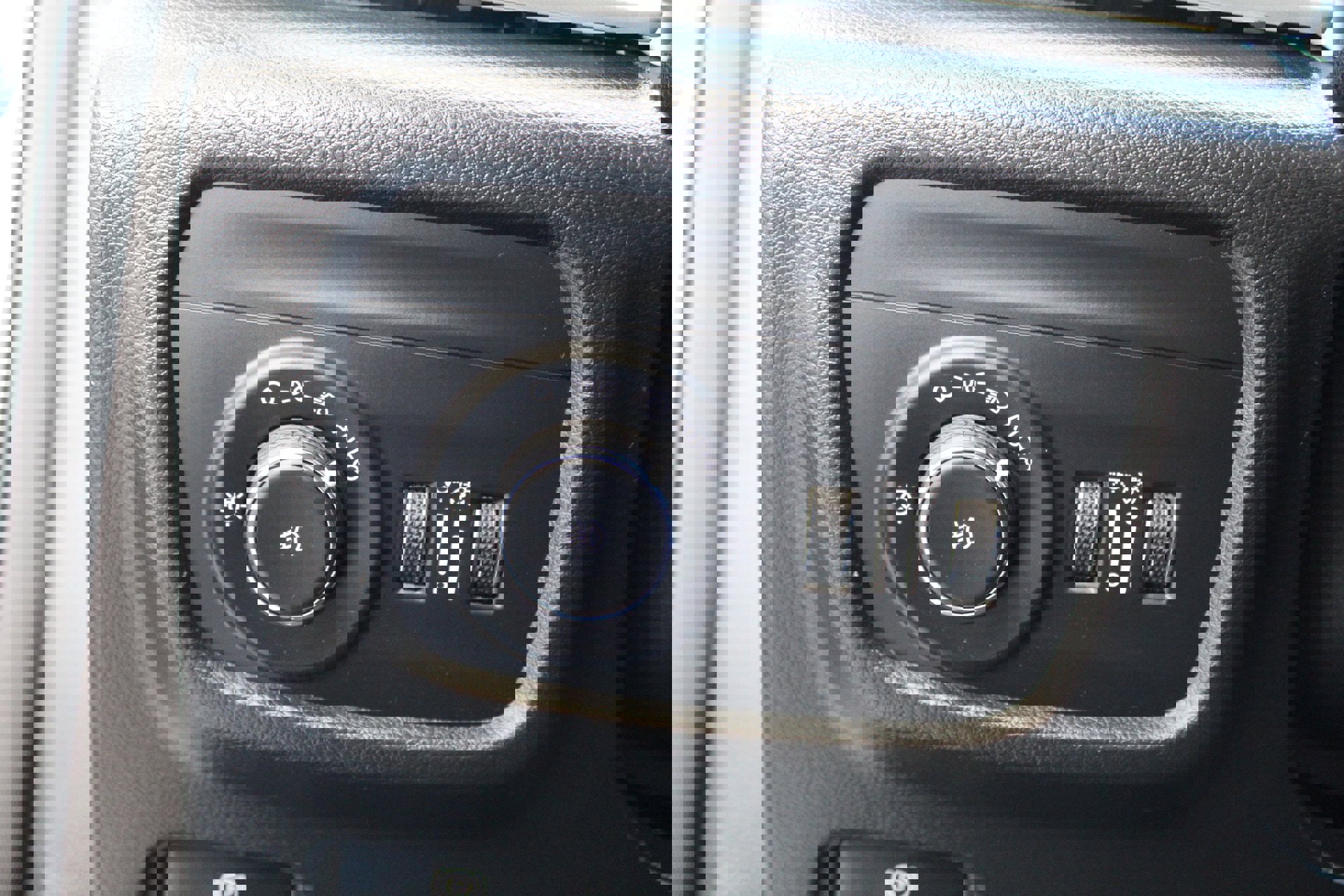 Used 2024 Jeep Grand Cherokee L Limited w/ Luxury Tech Group II image 39