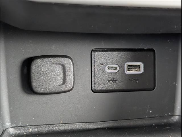 Used 2023 GMC Acadia SLE w/ Driver Convenience Package image 17