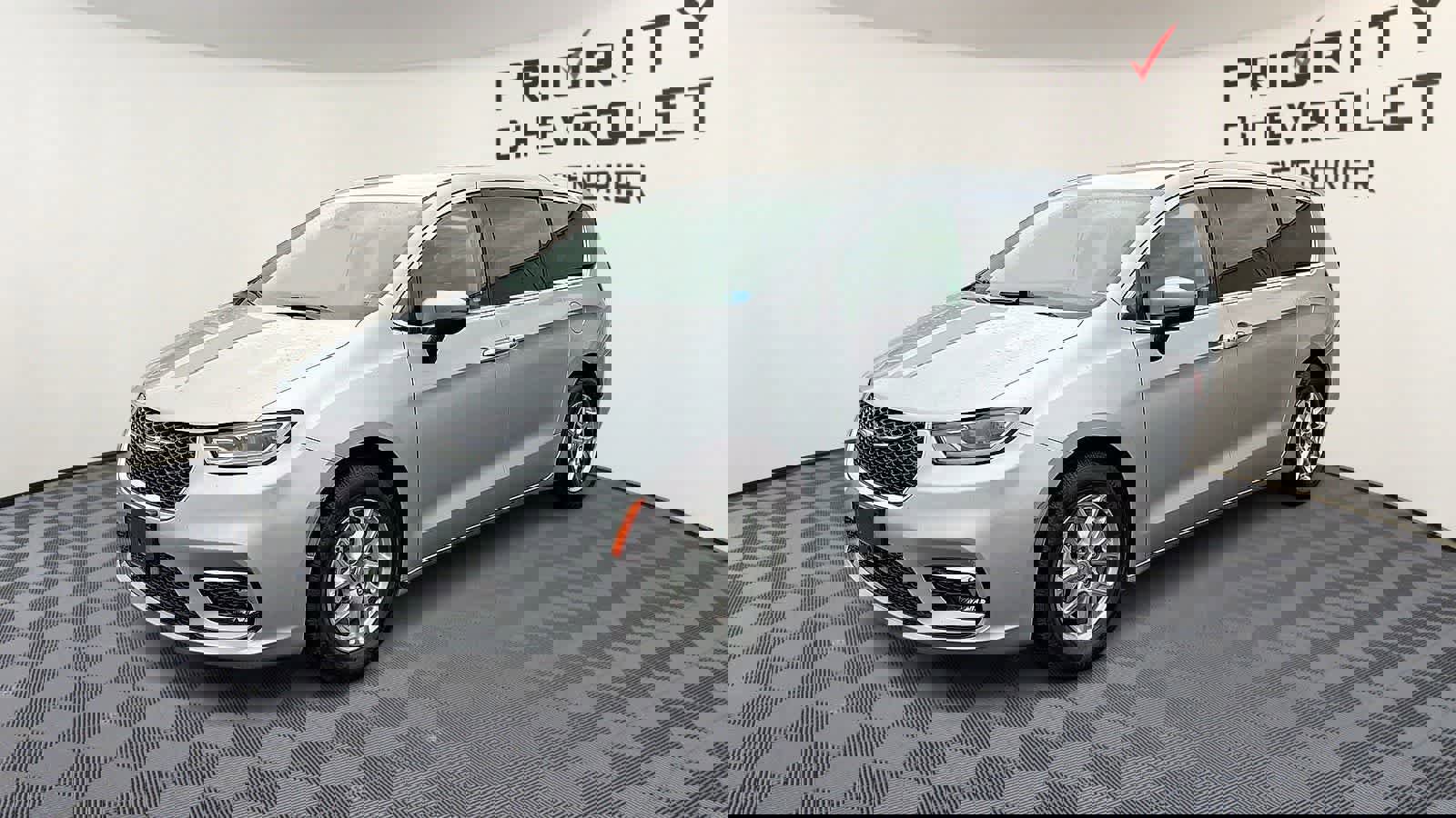 Used 2023 Chrysler Pacifica Touring-L image 4