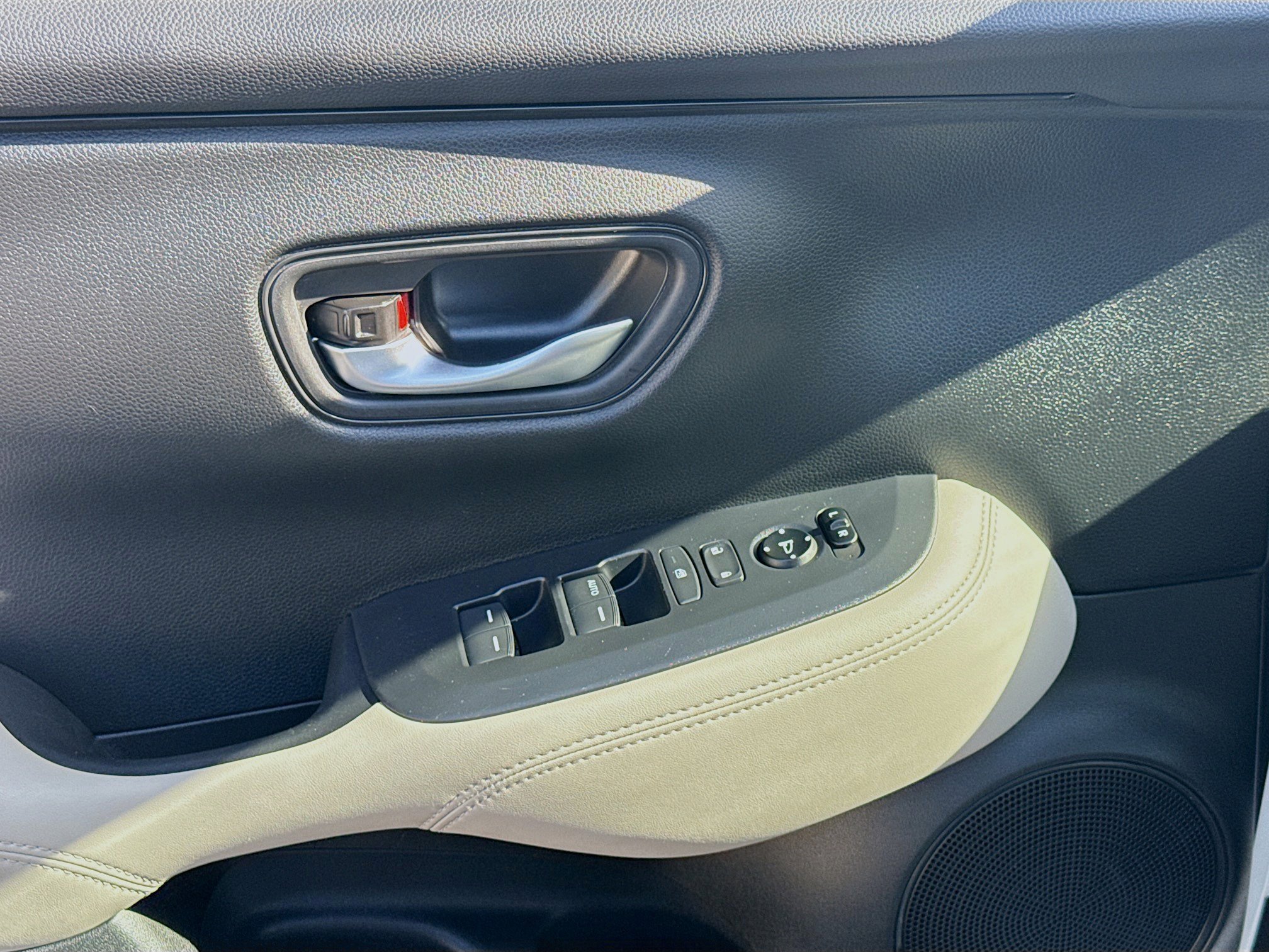 Certified 2025 Honda HR-V LX image 16