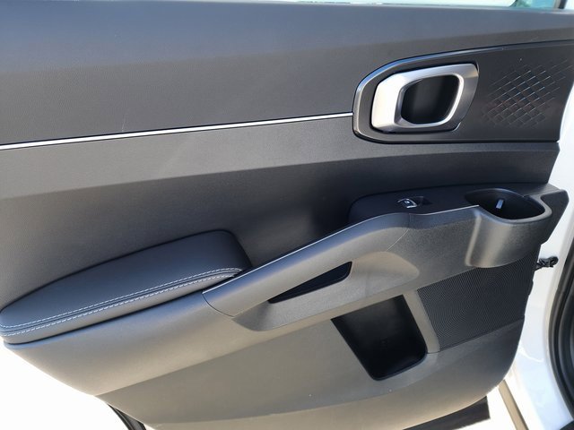 Used 2025 Kia Sorento LX image 10