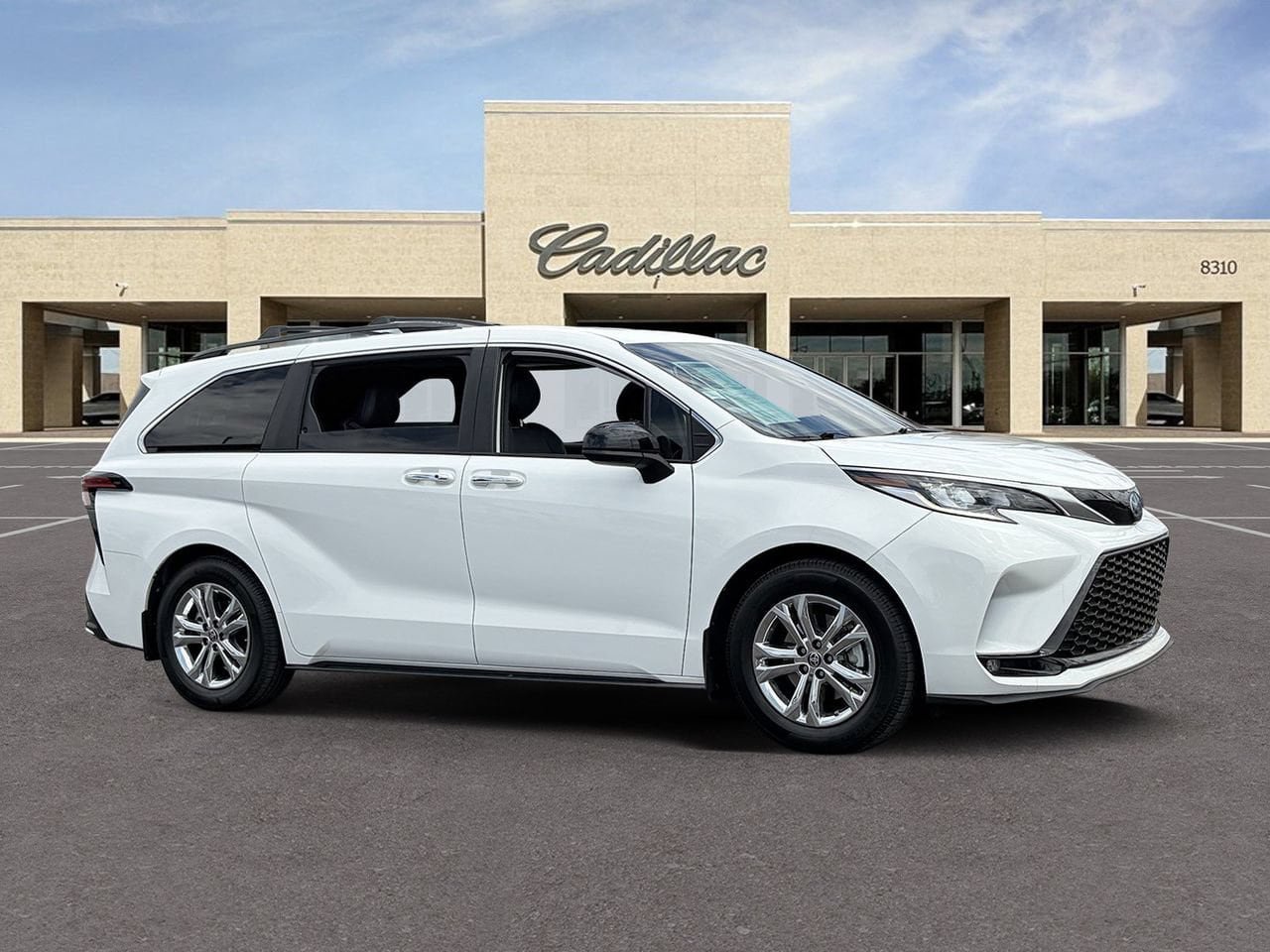 Used 2022 Toyota Sienna XSE w/ XSE Plus Package AWD/4WD image 3