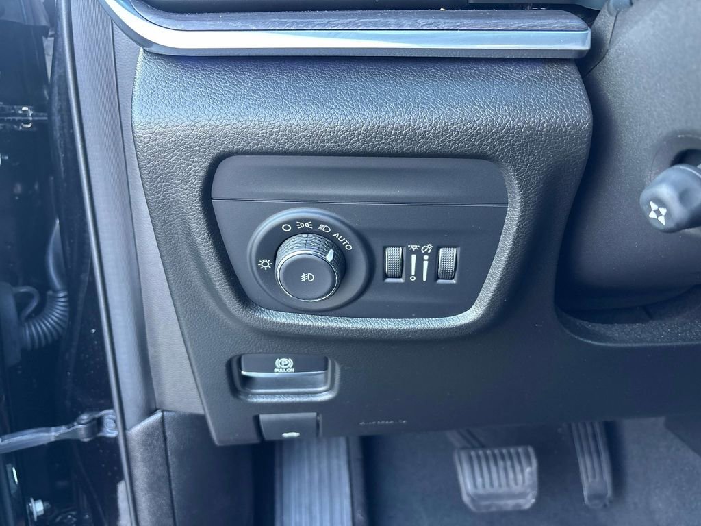 Certified 2023 Jeep Grand Cherokee Overland image 18