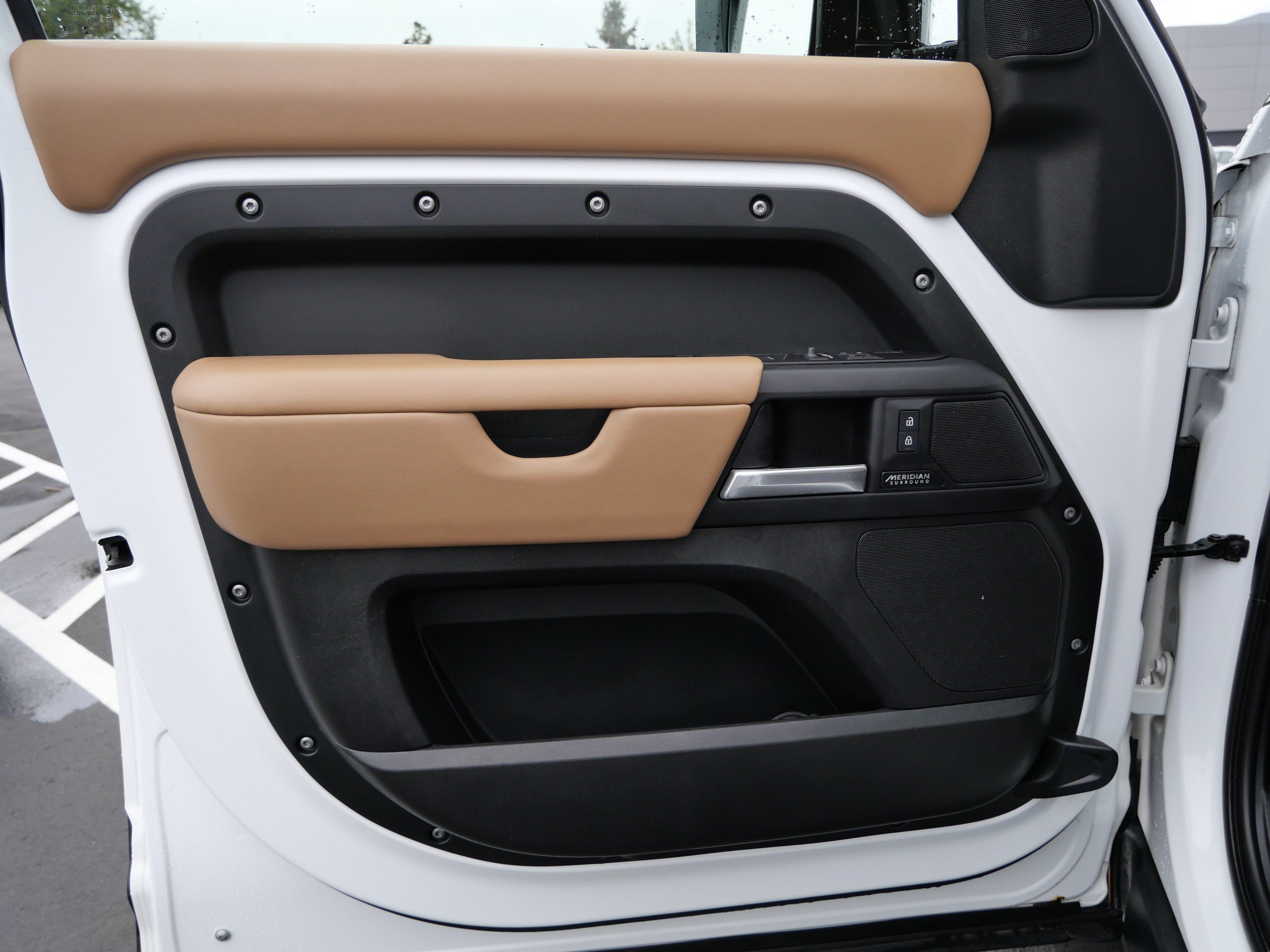 Certified 2025 Land Rover Defender 110 X-Dynamic SE AWD/4WD image 13