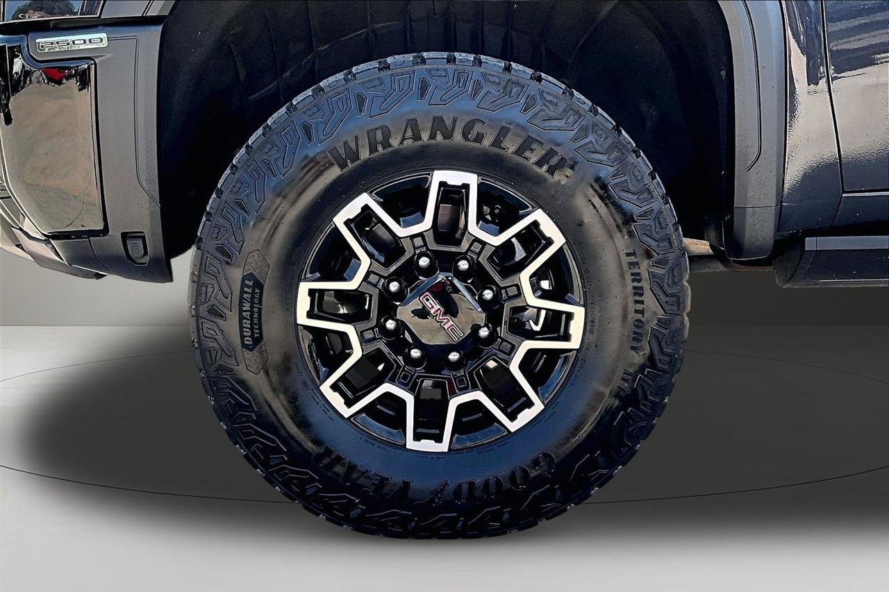 Used 2025 GMC Sierra 2500 AT4X AWD/4WD image 36
