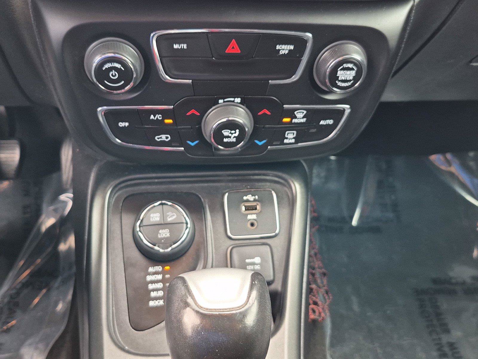 Used 2020 Jeep Compass Trailhawk AWD/4WD image 28