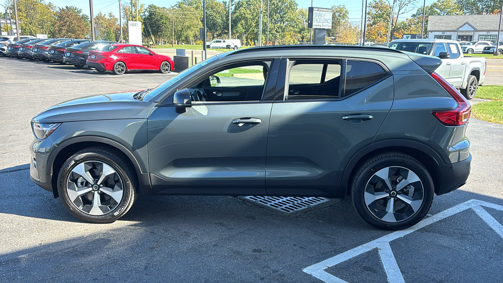 New 2026 Volvo XC40 B5 Plus w/ Protection Package Premier AWD/4WD image 3