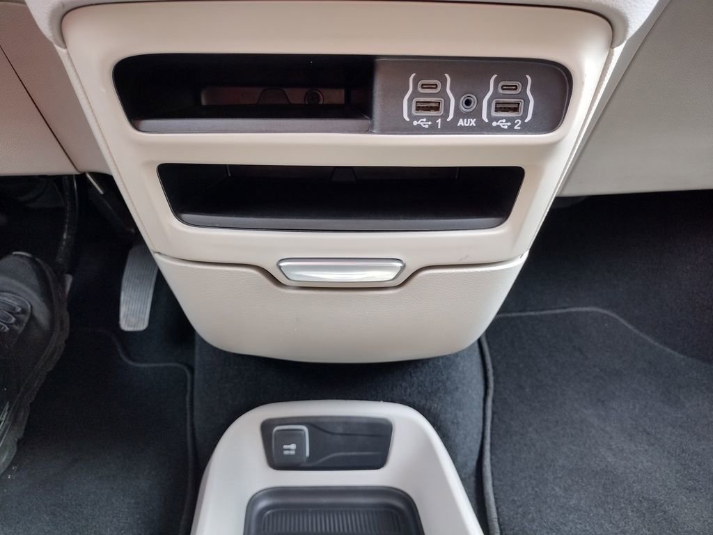 Used 2023 Chrysler Voyager LX FWD image 28