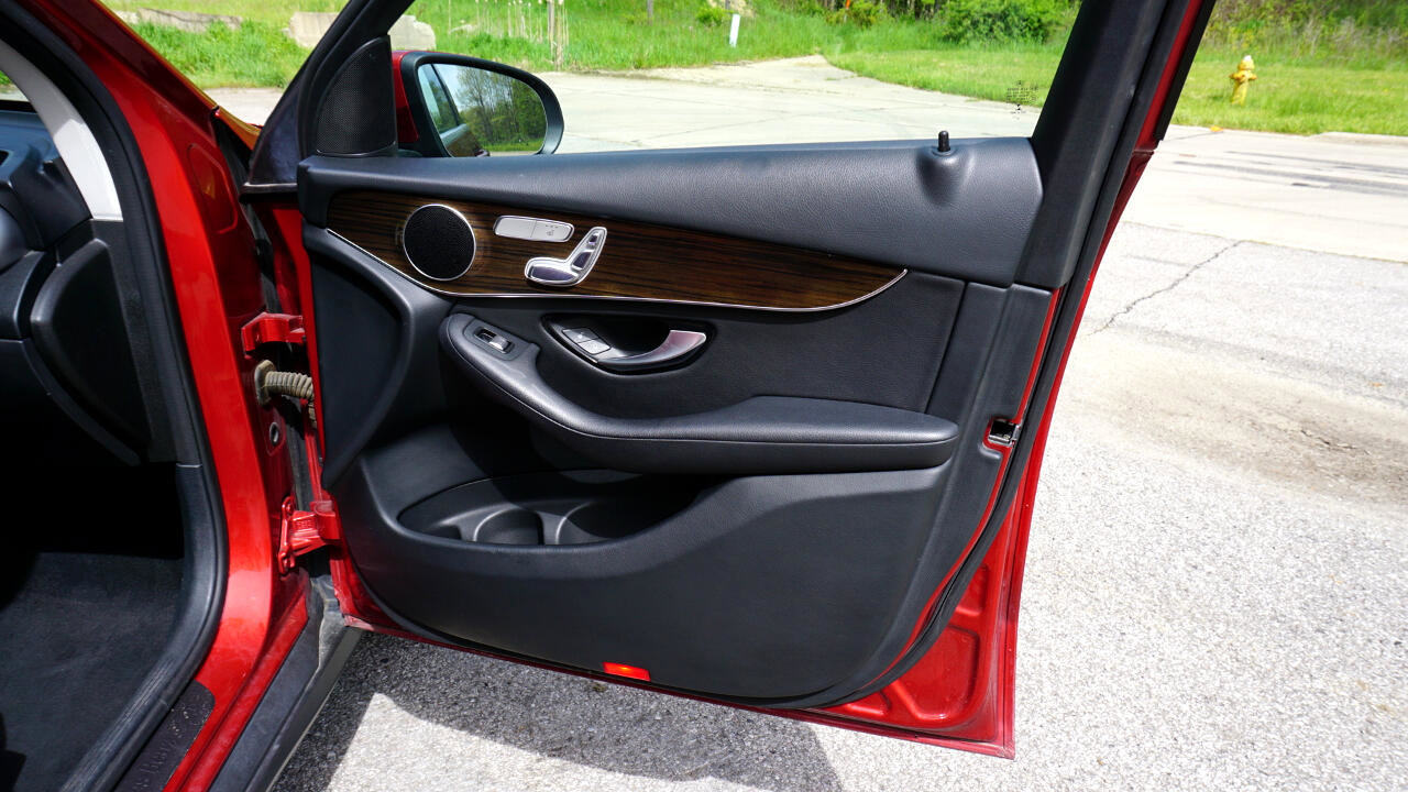 Used 2017 Mercedes-Benz GLC 300 4MATIC image 24