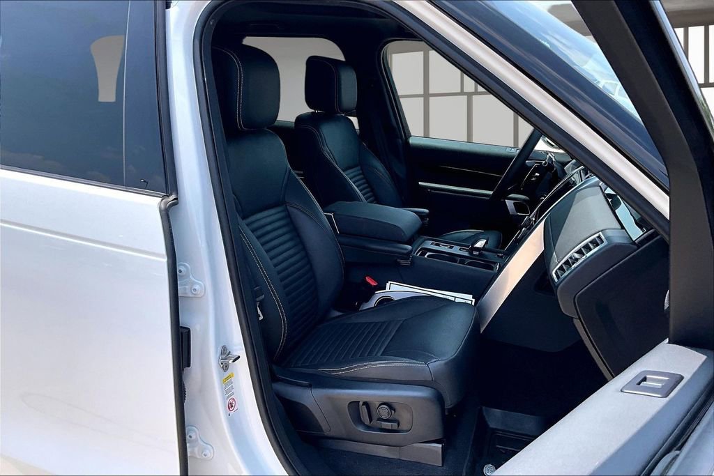Certified 2025 Land Rover Discovery S AWD/4WD image 7